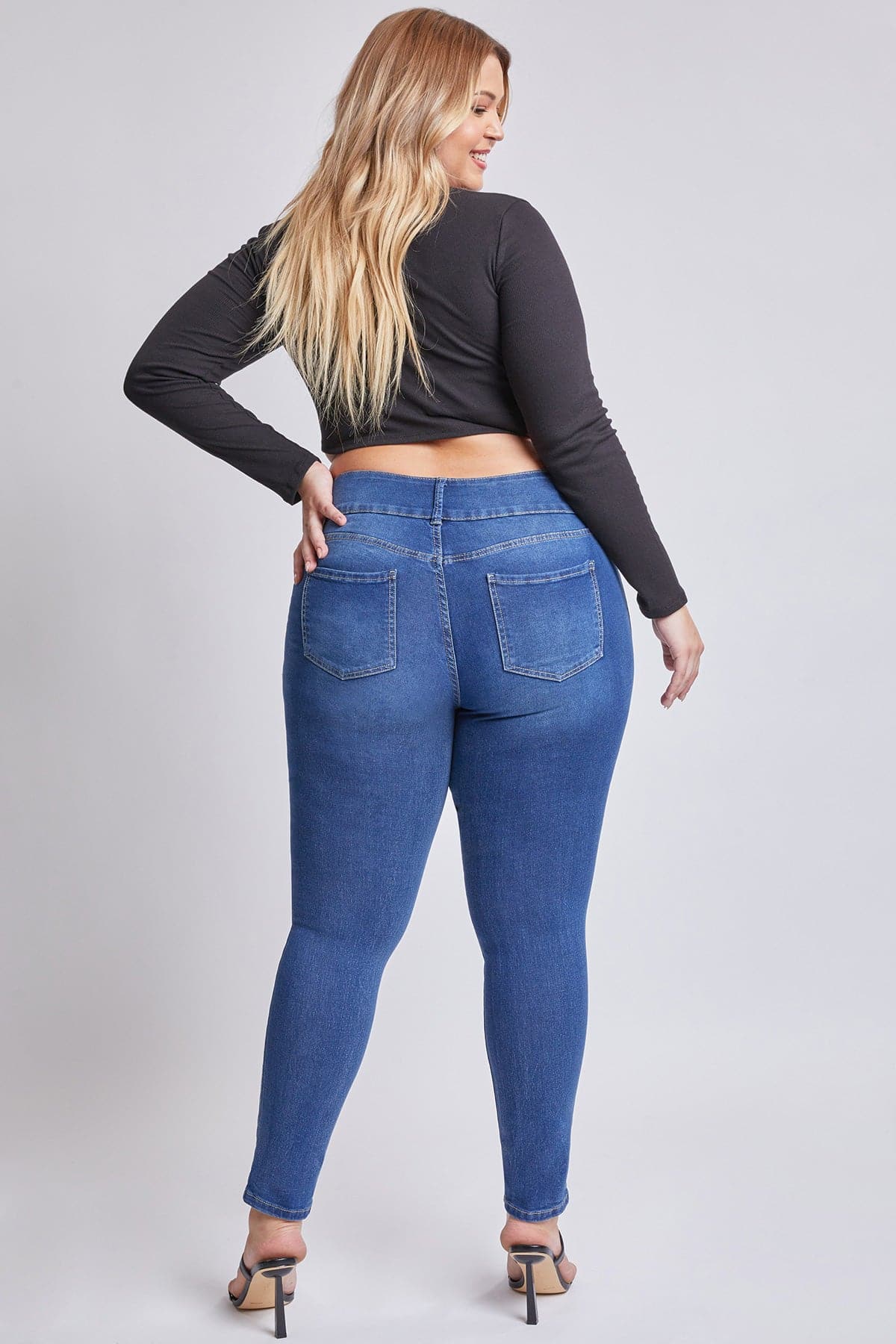 Plus Size Women's Essential  Skinny Jeans
