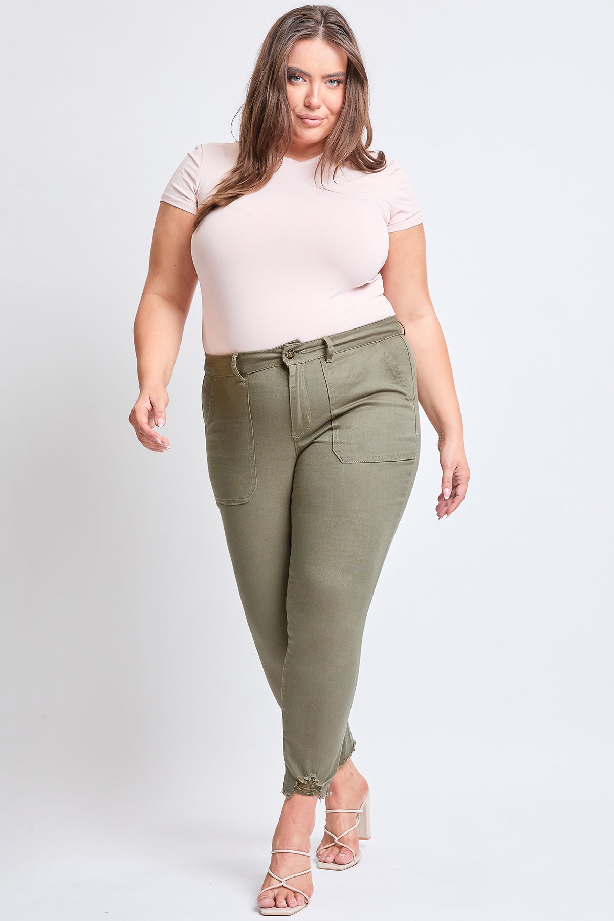 Women's Plus Size Mid Rise Frayed Ankle Pants
