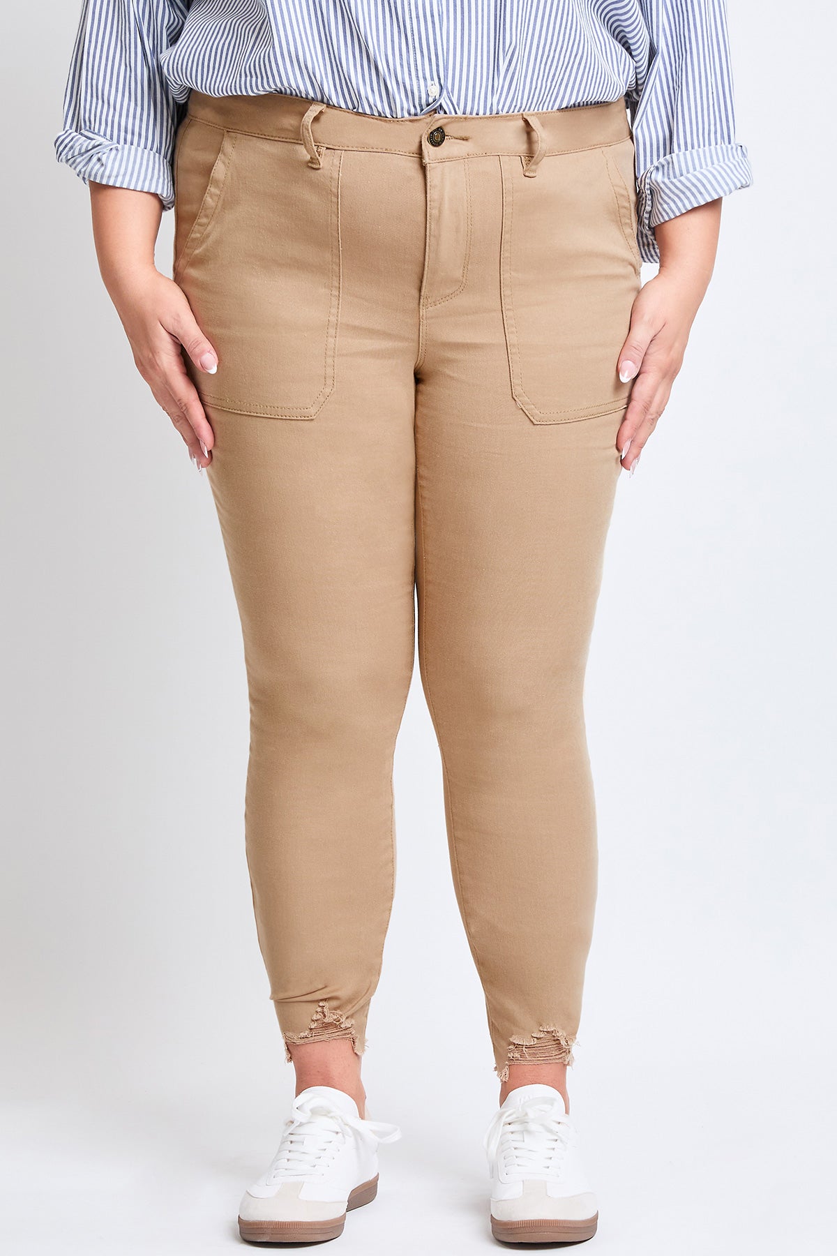 Women's Plus Size Mid Rise Frayed Ankle Pants