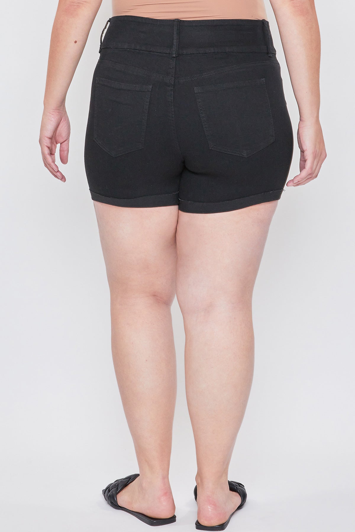 Wmen´s Plus Essential 3-Button Fray Cuff Shorts