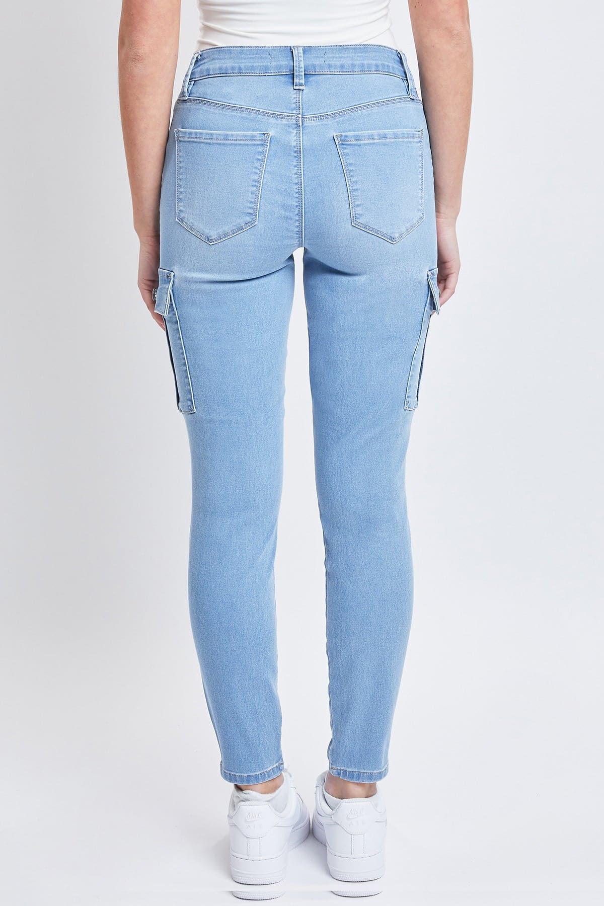YMI Jeans cargo ajustados con botones hiperelásticos para mujer